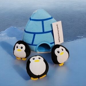 NEW Patchwork Pet Collection Igloo with 3 Penguins Hide Squeak Toys T08